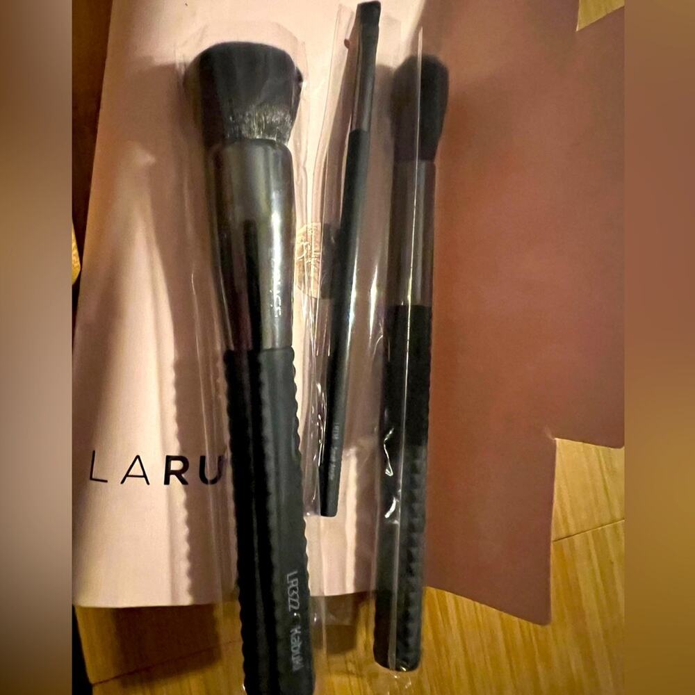 Laruce Beauty On the Go Set NWT